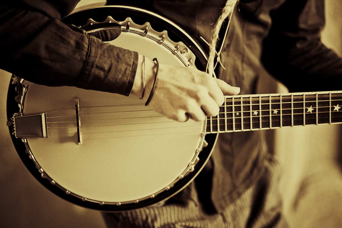 Squaredance-banjo-24-800x1200px The Hillsiders