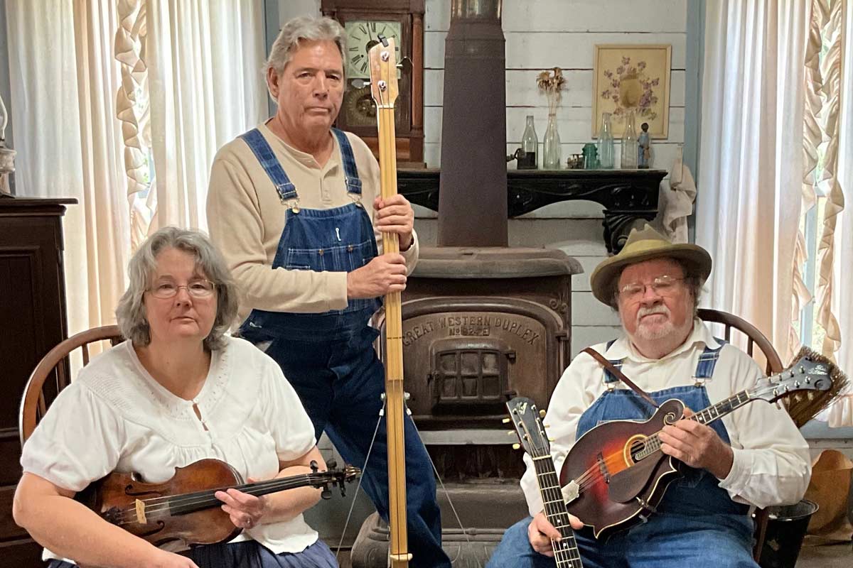 Steve-and-Sheryl-Hartz-w--Jay-White-25-800x1200px Rosebud