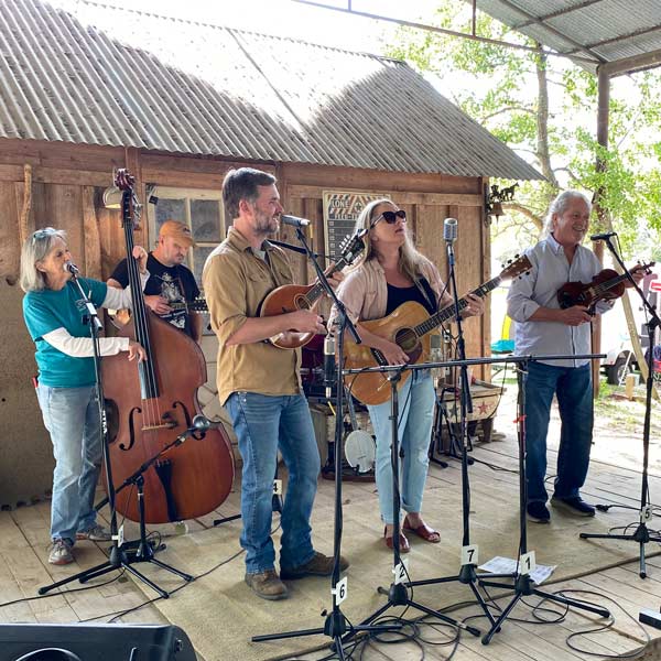 The-Wright-Family-25-600px April and Lloyd Wright
